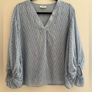Entro Women’s Chevron Textured Blouse Size Large Blue V Neck Boutique